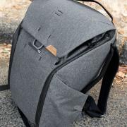 Everyday Backpack v2 20L - Charcoal